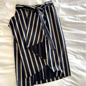 BCBG MAXAZRIA navy skirt size medium